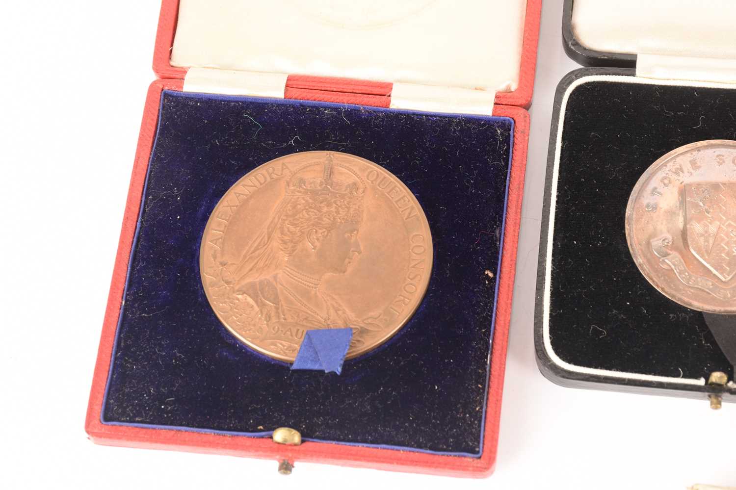 A 1902 Coronation Medal, in tooled leather case, together with a Victoria Jubilee Medal, similarly c - Image 8 of 14