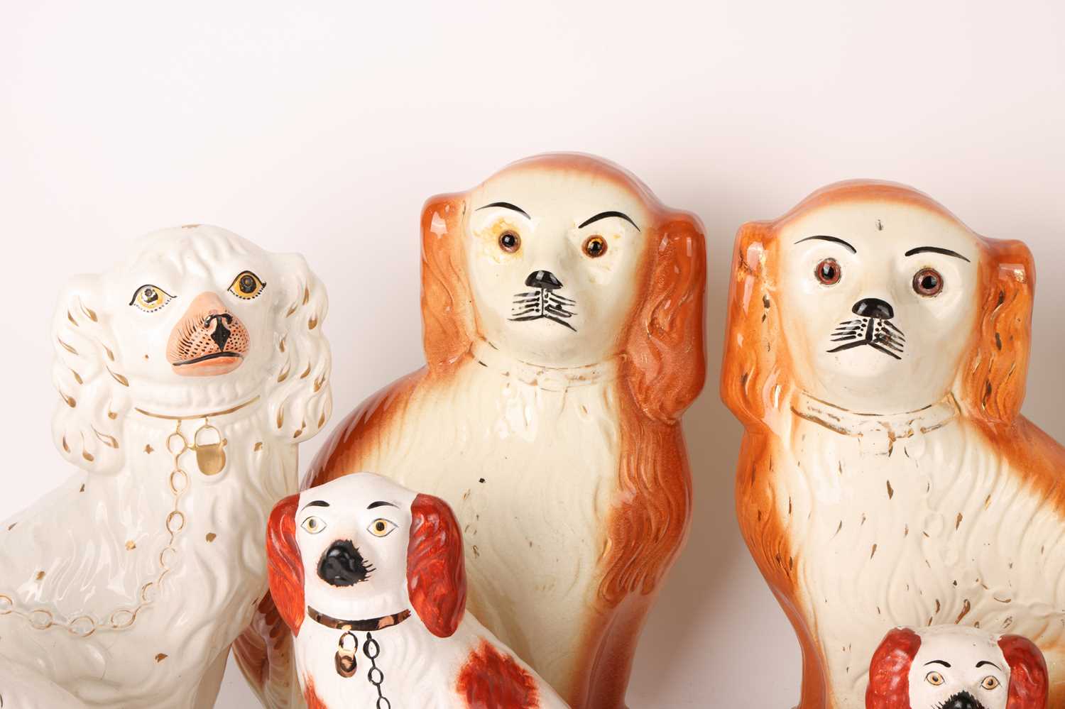 A collection of five pairs of the classic Staffordshire and Staffordshire style King Charles dog fig - Image 2 of 6