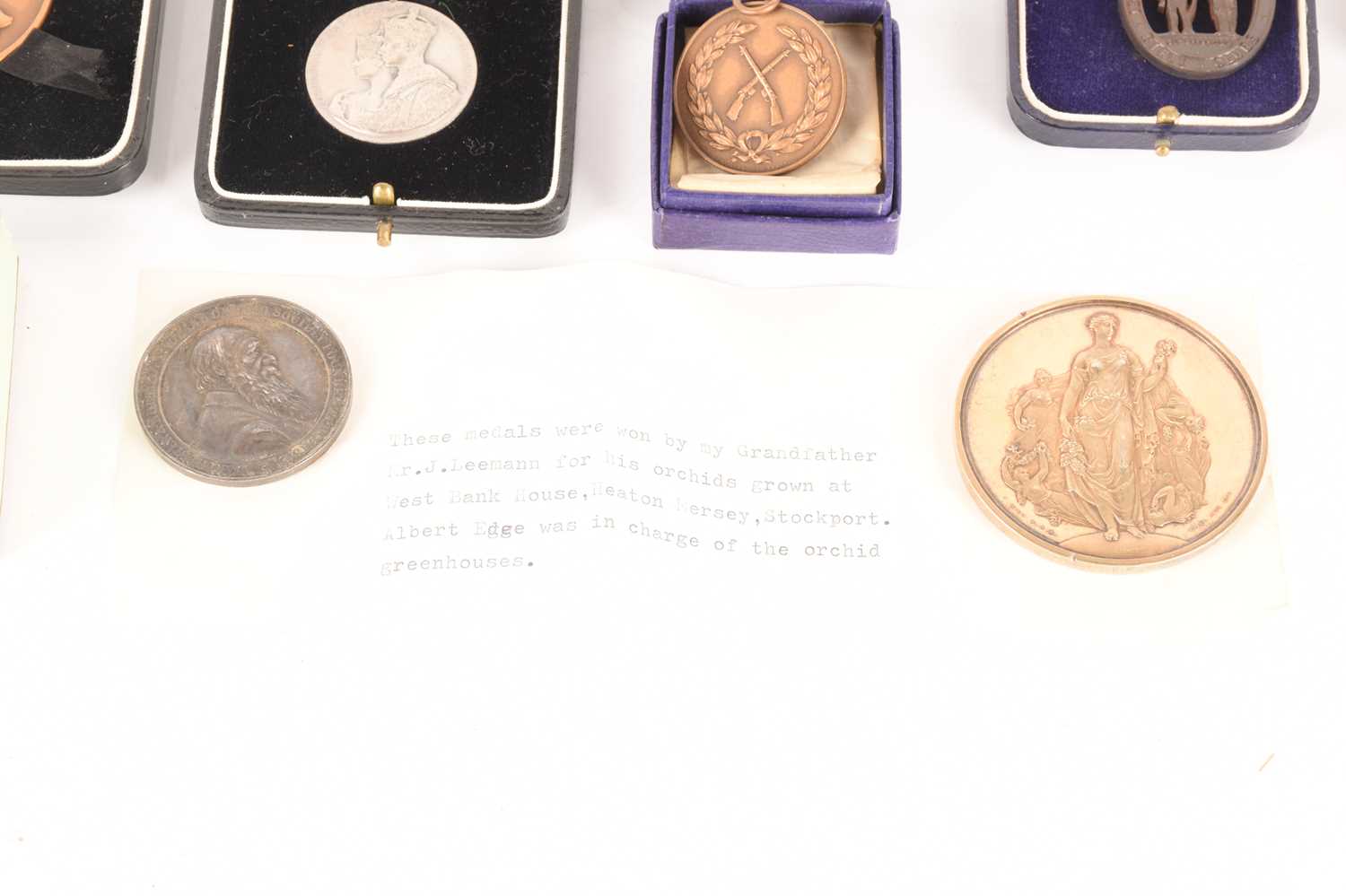 A 1902 Coronation Medal, in tooled leather case, together with a Victoria Jubilee Medal, similarly c - Image 12 of 14