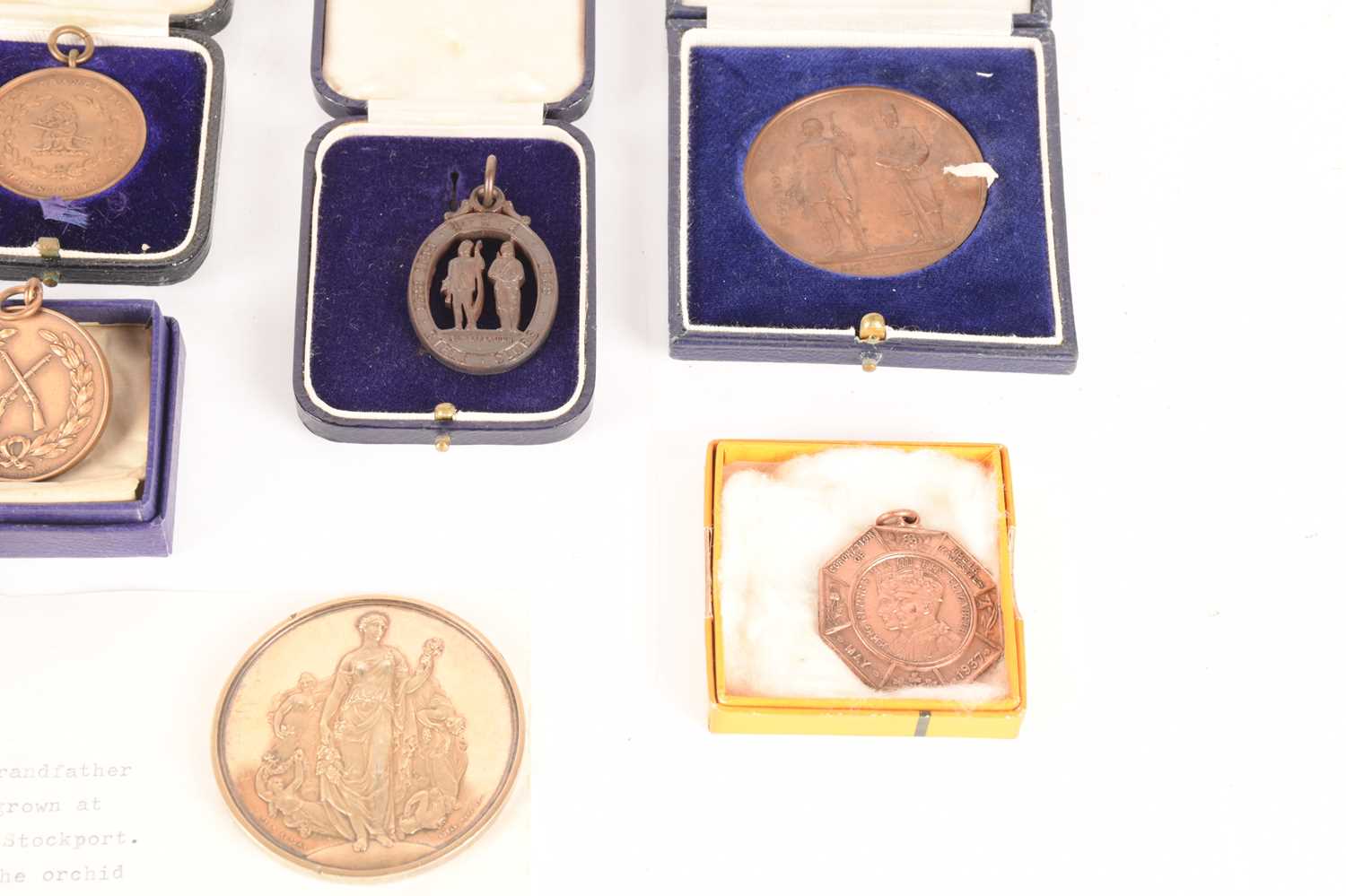 A 1902 Coronation Medal, in tooled leather case, together with a Victoria Jubilee Medal, similarly c - Image 14 of 14