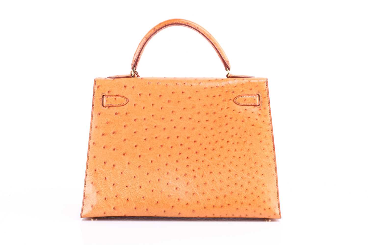 Hermès - a Kelly Sellier 32 in gold ostrich leather, 1999, tapered structured body with gold-tone ha - Image 7 of 18