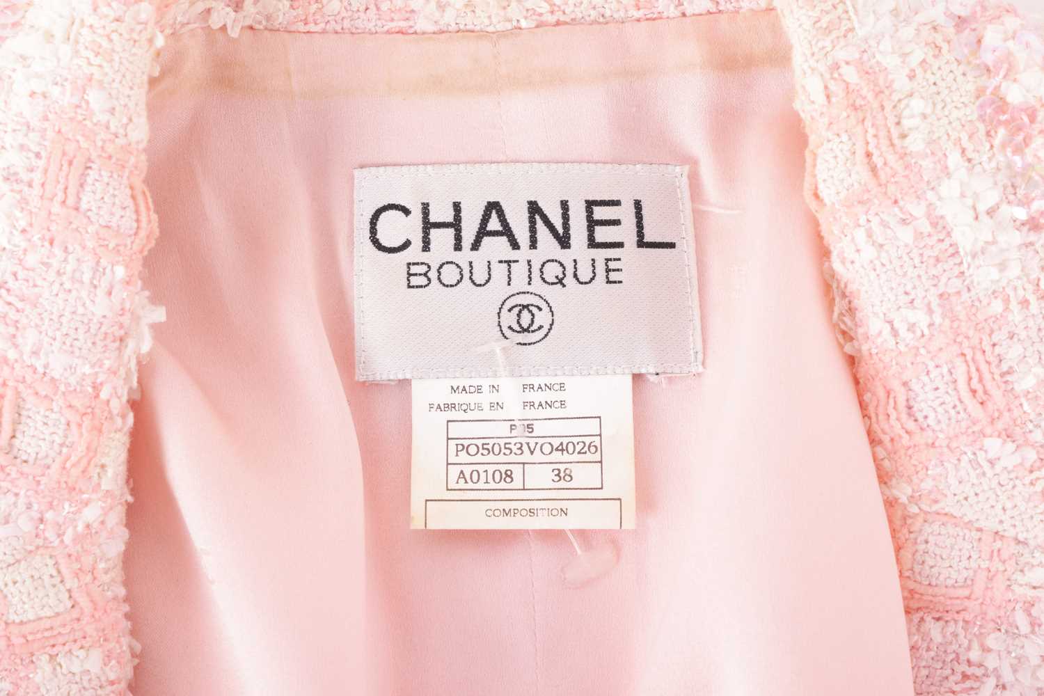 Chanel - a two-piece suit in peachy-pink tweed, from 1995 Spring and Summer ready-to-wear collection - Image 10 of 20