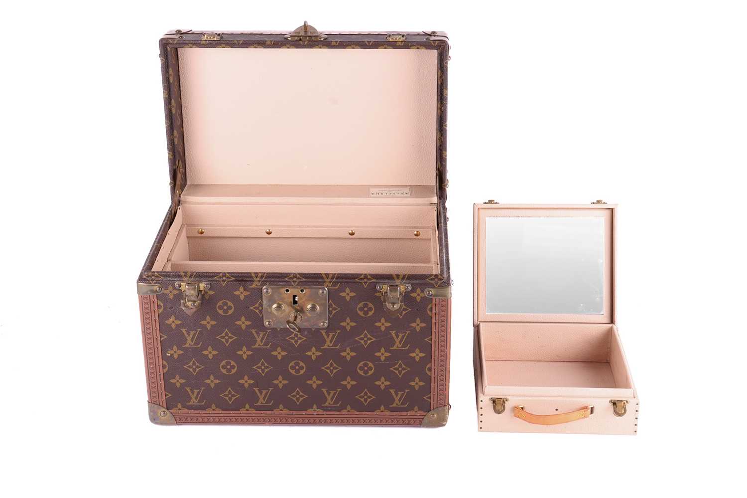 Louis Vuitton - a 'Boîte à Pharmacie' (pharmacy box) vanity case, in brown monogram canvas, brass lo - Image 13 of 15