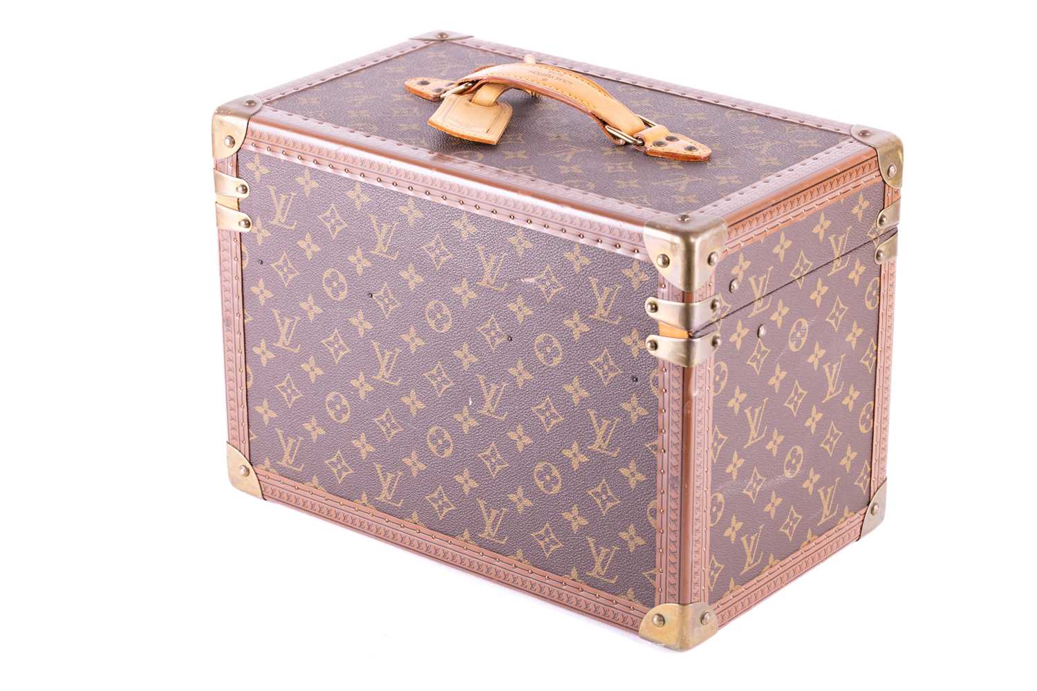 Louis Vuitton - a 'Boîte à Pharmacie' (pharmacy box) vanity case, in brown monogram canvas, brass lo - Image 4 of 15