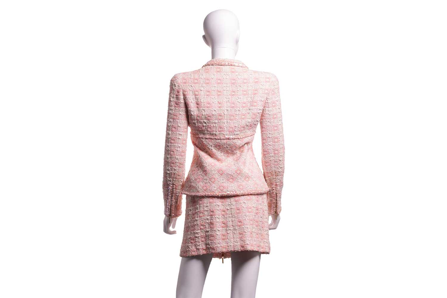 Chanel - a two-piece suit in peachy-pink tweed, from 1995 Spring and Summer ready-to-wear collection - Image 2 of 20