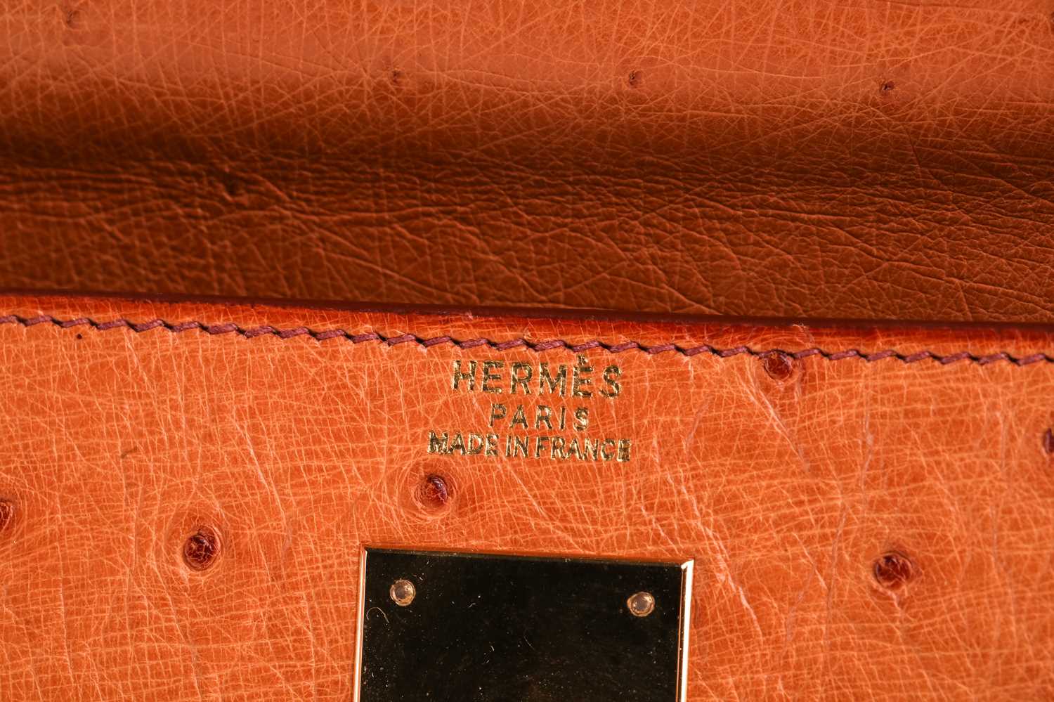 Hermès - a Kelly Sellier 32 in gold ostrich leather, 1999, tapered structured body with gold-tone ha - Image 14 of 18