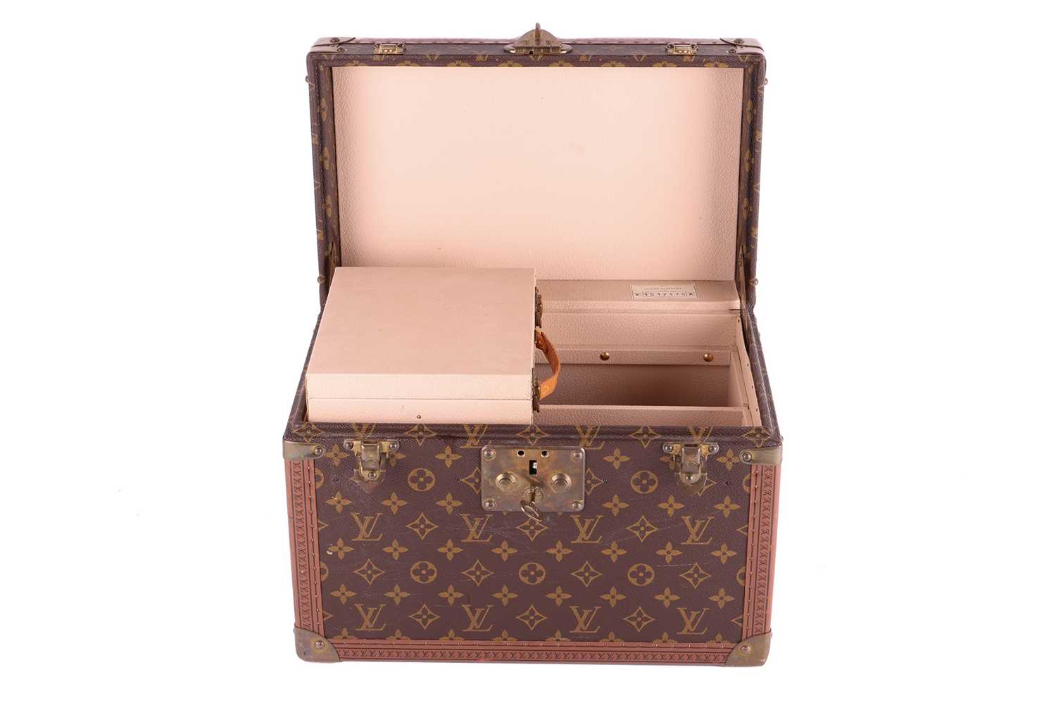 Louis Vuitton - a 'Boîte à Pharmacie' (pharmacy box) vanity case, in brown monogram canvas, brass lo - Image 12 of 15