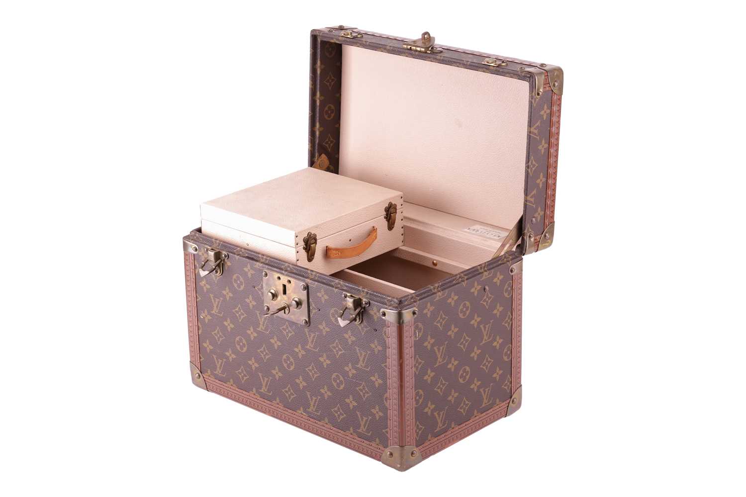 Louis Vuitton - a 'Boîte à Pharmacie' (pharmacy box) vanity case, in brown monogram canvas, brass lo - Image 10 of 15