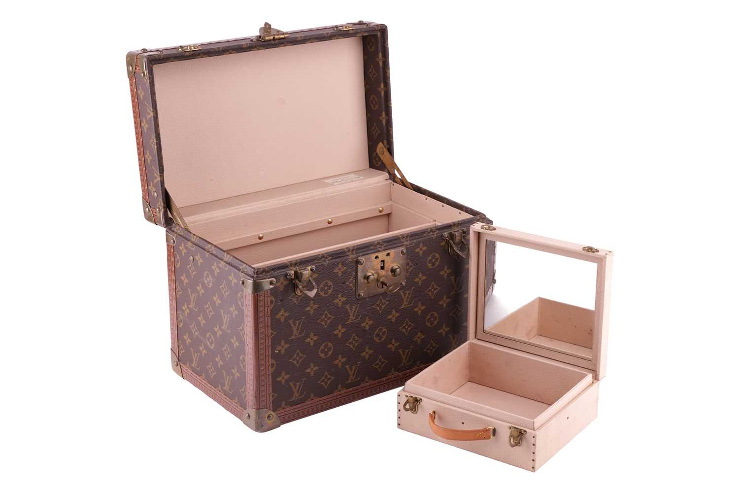 Louis Vuitton - a 'Boîte à Pharmacie' (pharmacy box) vanity case, in brown monogram canvas, brass lo - Image 11 of 15