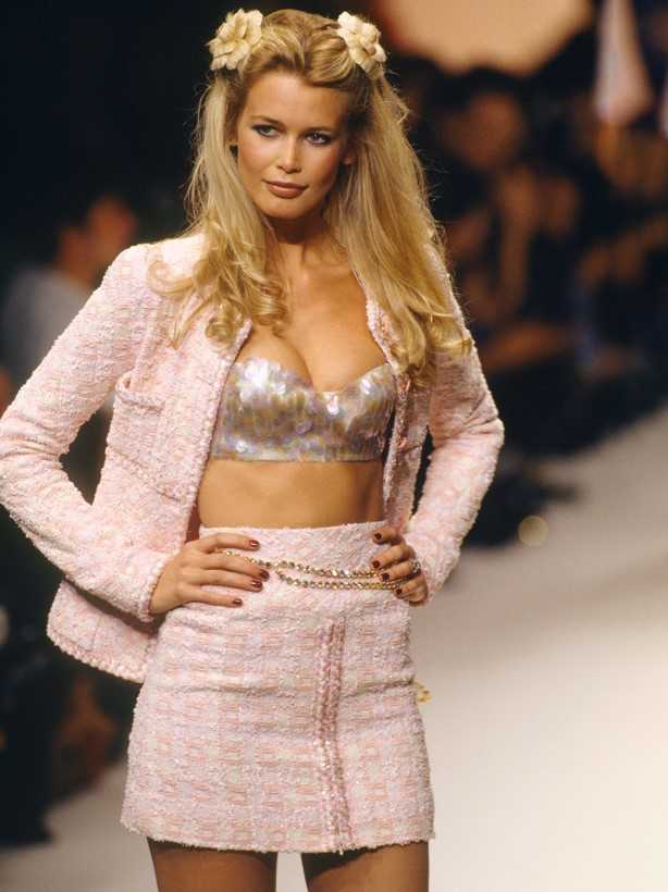 Chanel - a two-piece suit in peachy-pink tweed, from 1995 Spring and Summer ready-to-wear collection - Image 20 of 20