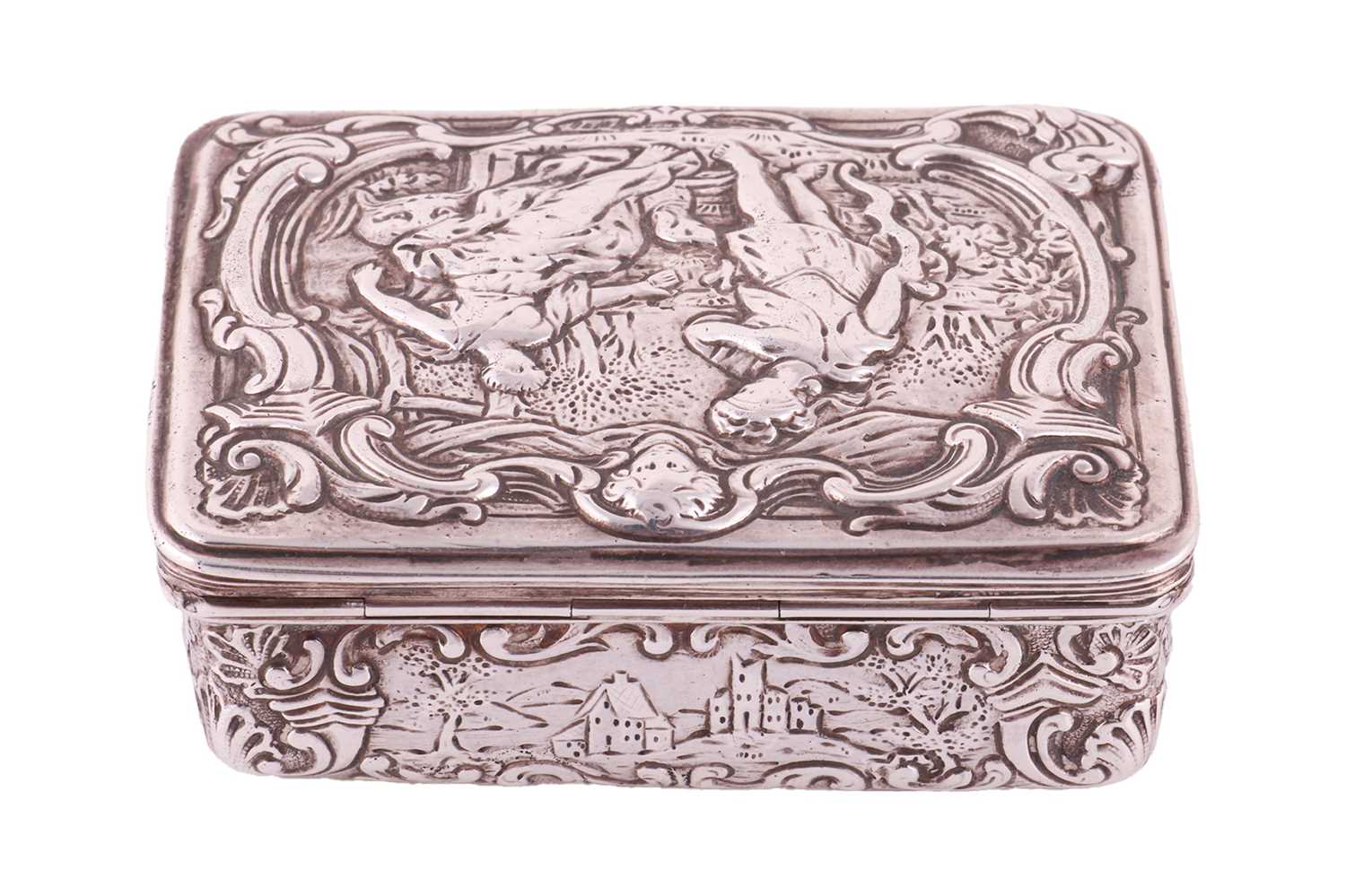 A German Hanau silver snuff box, by Georg Roth with British import mark retailed by William Moering, - Image 3 of 8