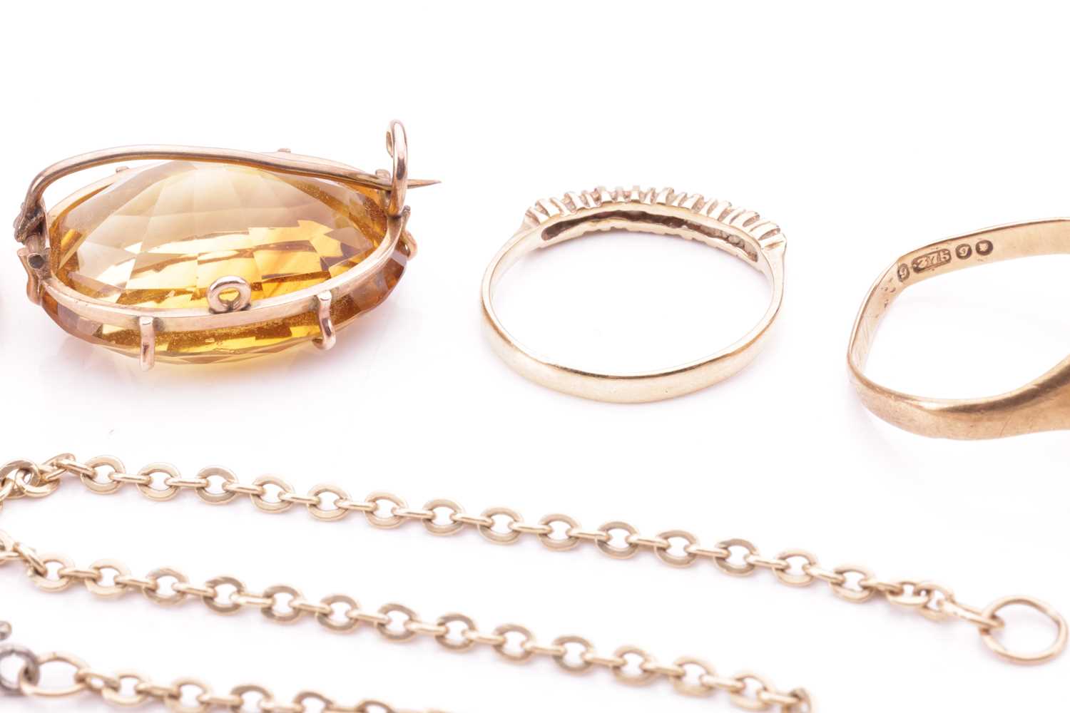 A collection of jewellery items comprising an oval citrine brooch in a yellow metal setting tested a - Image 2 of 3