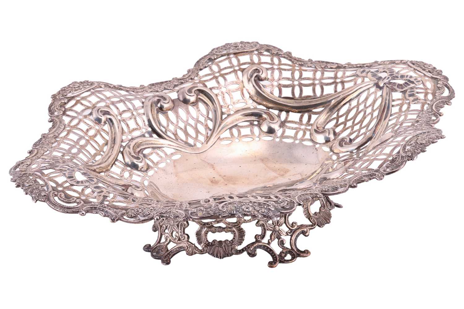 A late Victorian large silver lobed navette form fruit comport, London 1890 by William Comyns, with 