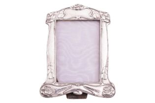 A silver Art Nouveau easel photo frame, with a floral and foliate design, measuring 21.5 x 17cm, (14