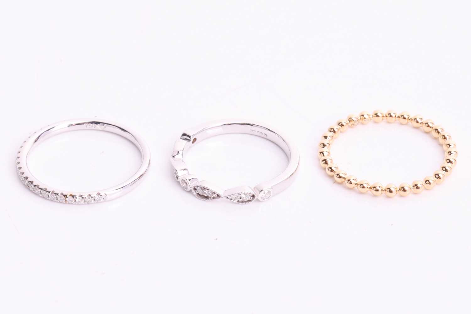 Three 18ct gold rings; to include a beaded design thin wedding band in 18ct yellow gold, size M; a d - Image 2 of 4