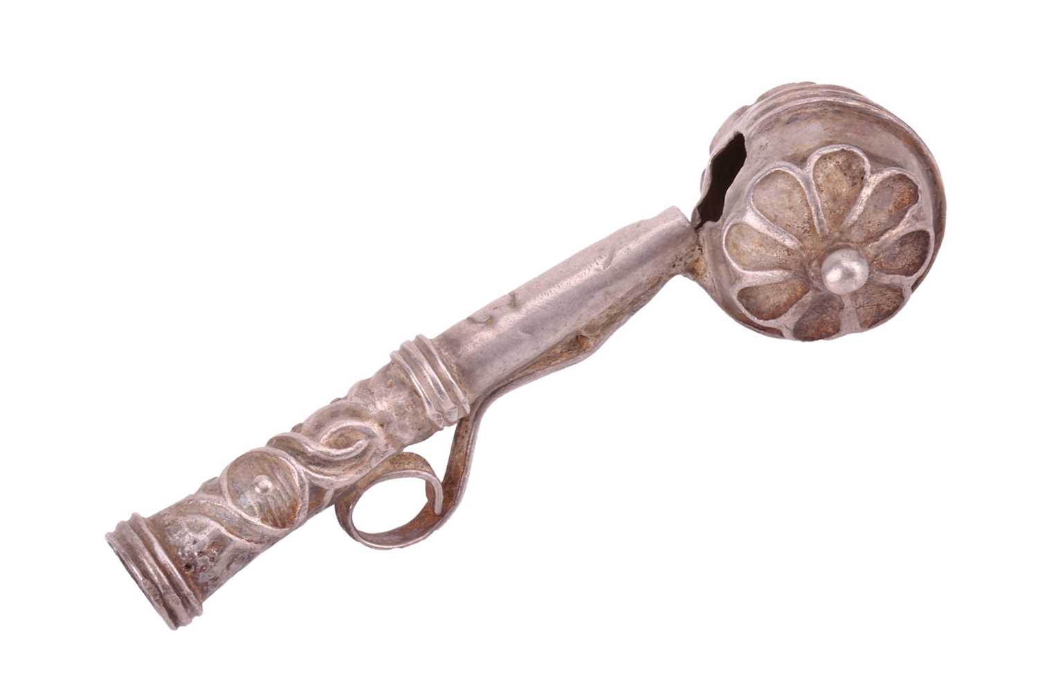 A 17th century Continental white metal bosun's whistle or caller, unmarked, 4.5 cm in length, total  - Image 5 of 5