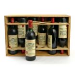 Kiste mit elf Flaschen Rotwein: