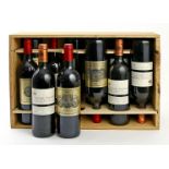 Kiste mit zwölf Flaschen Rotwein: