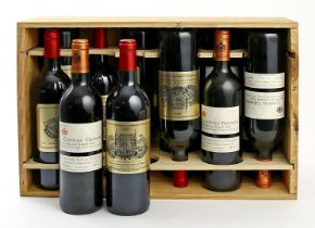 Kiste mit zwölf Flaschen Rotwein: