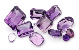 Lot aus zwölf Amethysten, zus. ca. 43,9 ct.