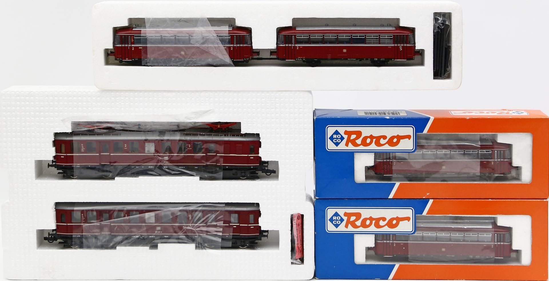 Elektrotriebzug und Schienenbus mit 2 Beiwagen, Roco H0. 