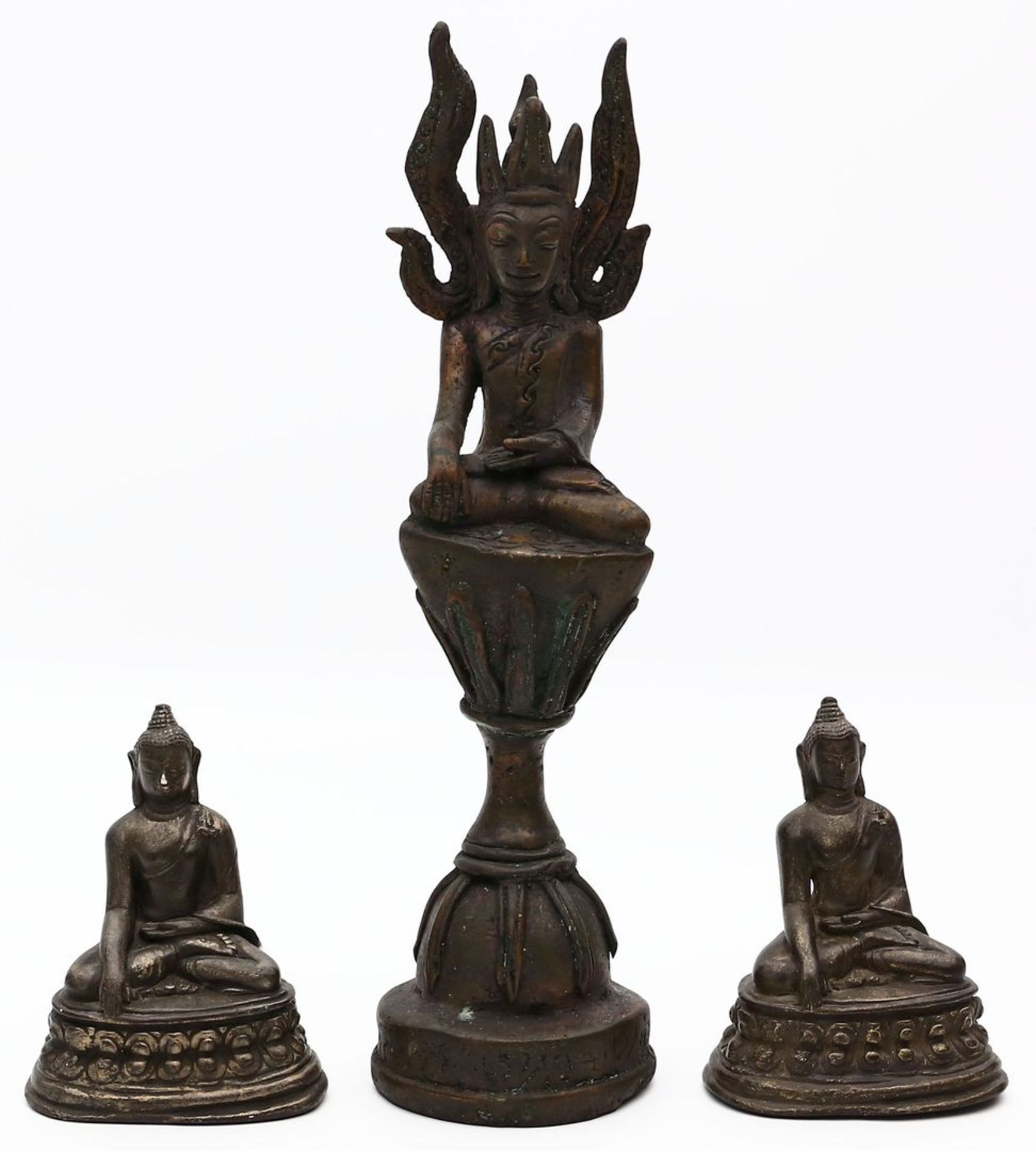 3 Buddhaskulpturen.