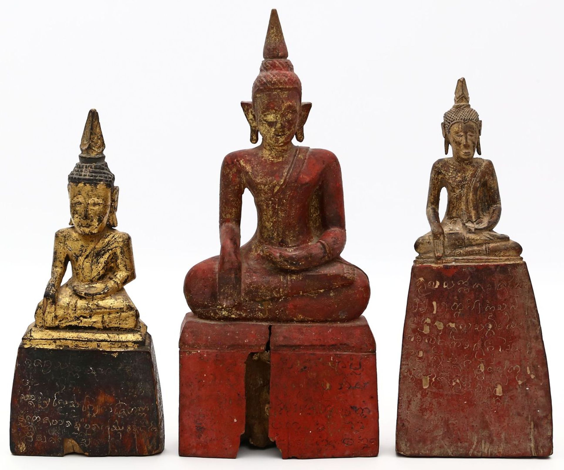 3 Skulpturen des Buddha Shakyamuni.