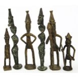 Sechs afrikanische Skulpturen.