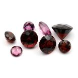 Lot aus 8 roten bzw. pinken Granaten, zus. 9,4 ct.