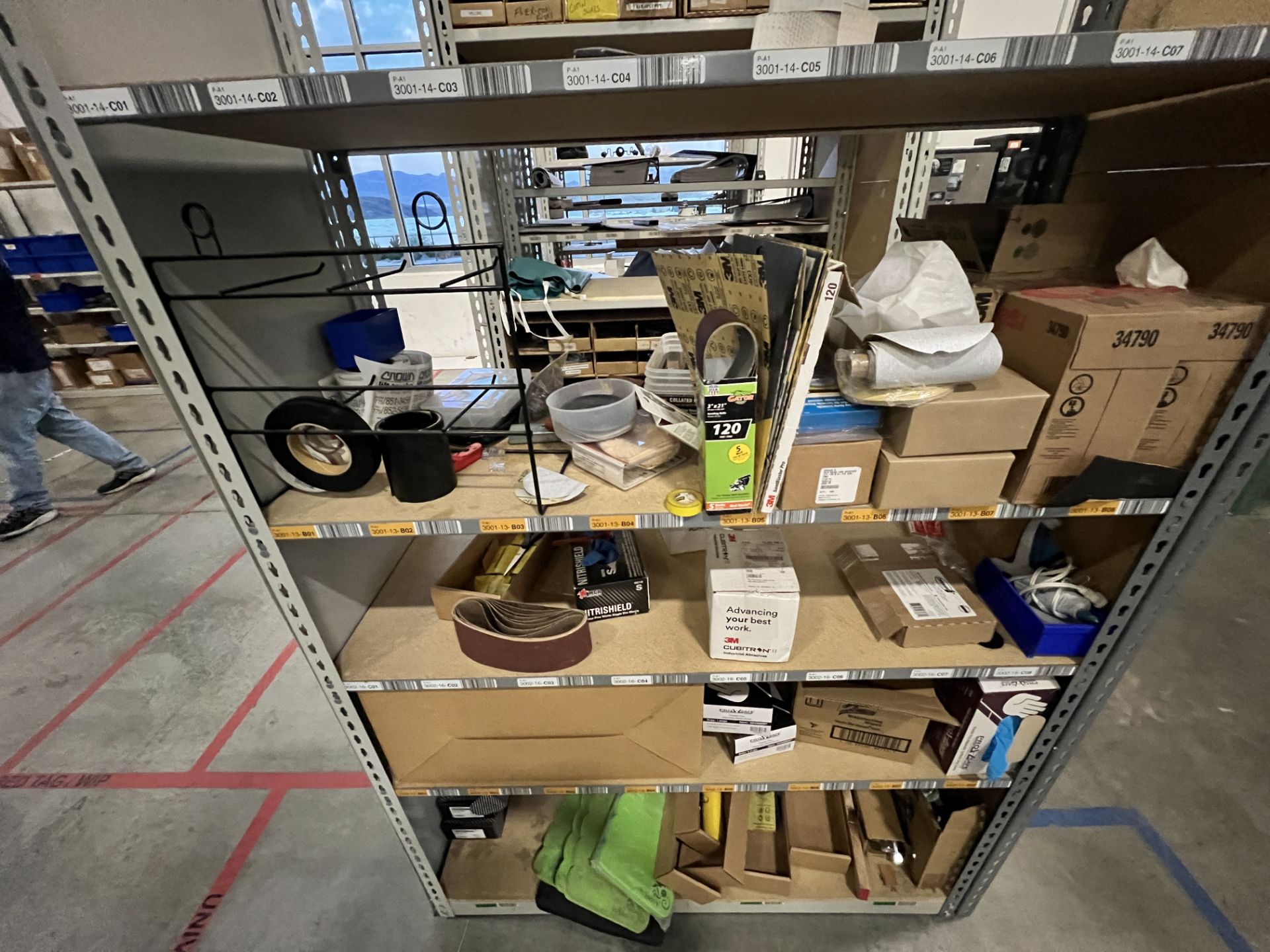 5 shelves hardware - Image 4 of 4