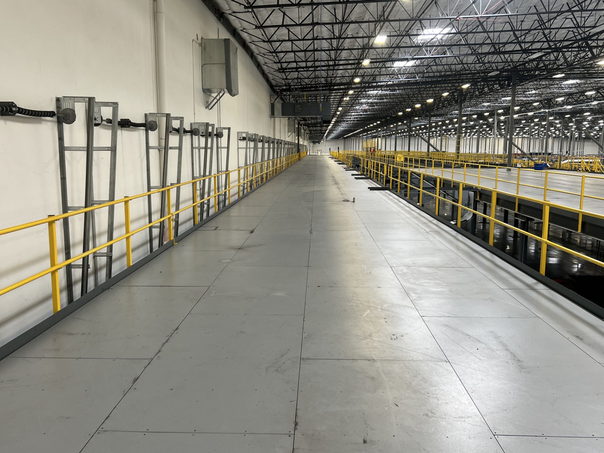 Steele Solutions Mezzanine - Down, Banded and Ready to be Loaded!! - Bild 2 aus 14