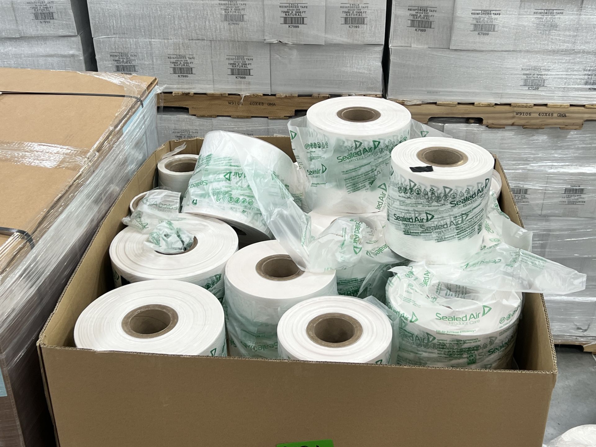 Sealed Air 8" x 5" Rolls - Image 4 of 6
