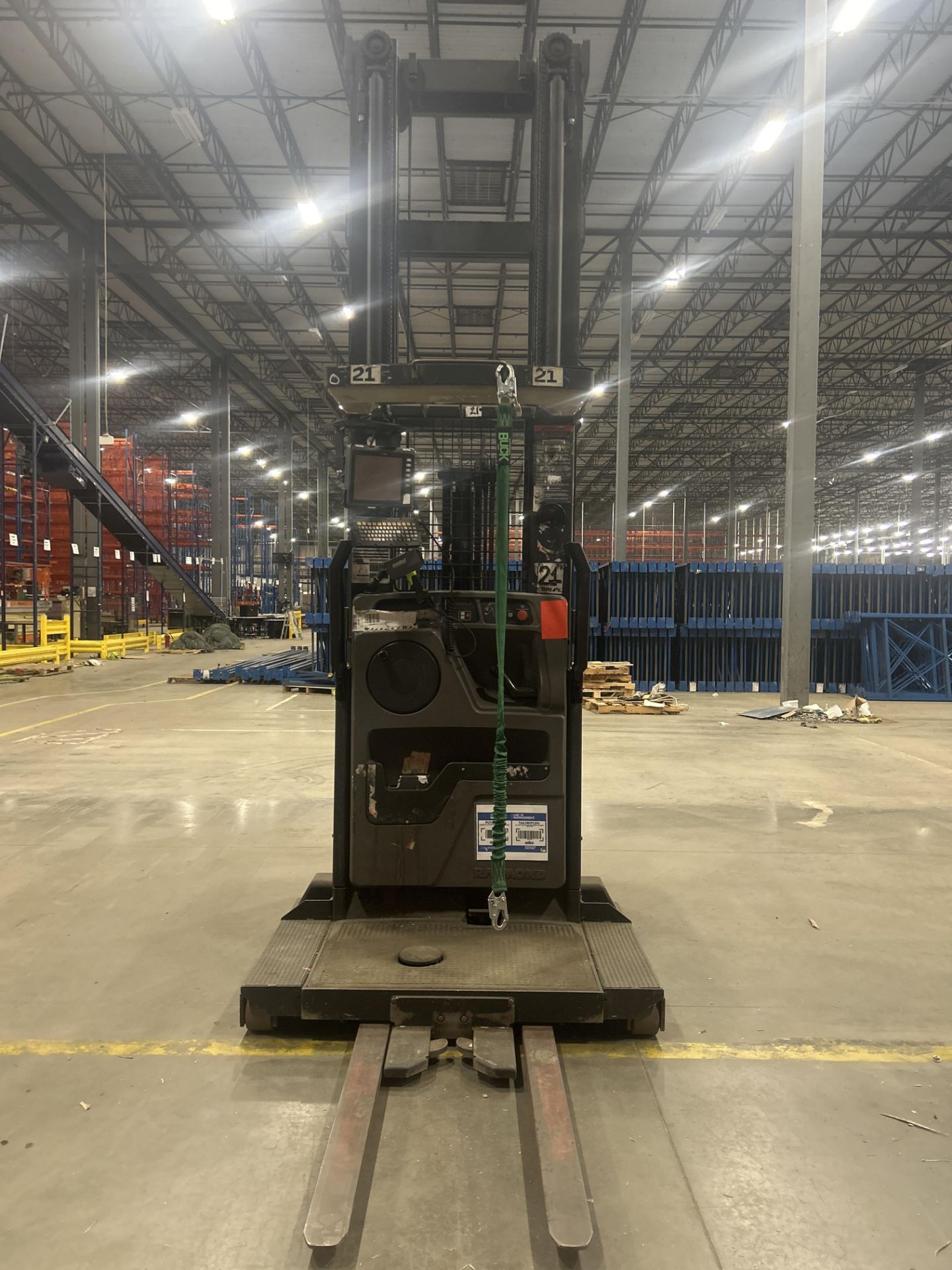 Wire Guided Raymond Order Picker Model 560-OPC30TT - Image 3 of 4