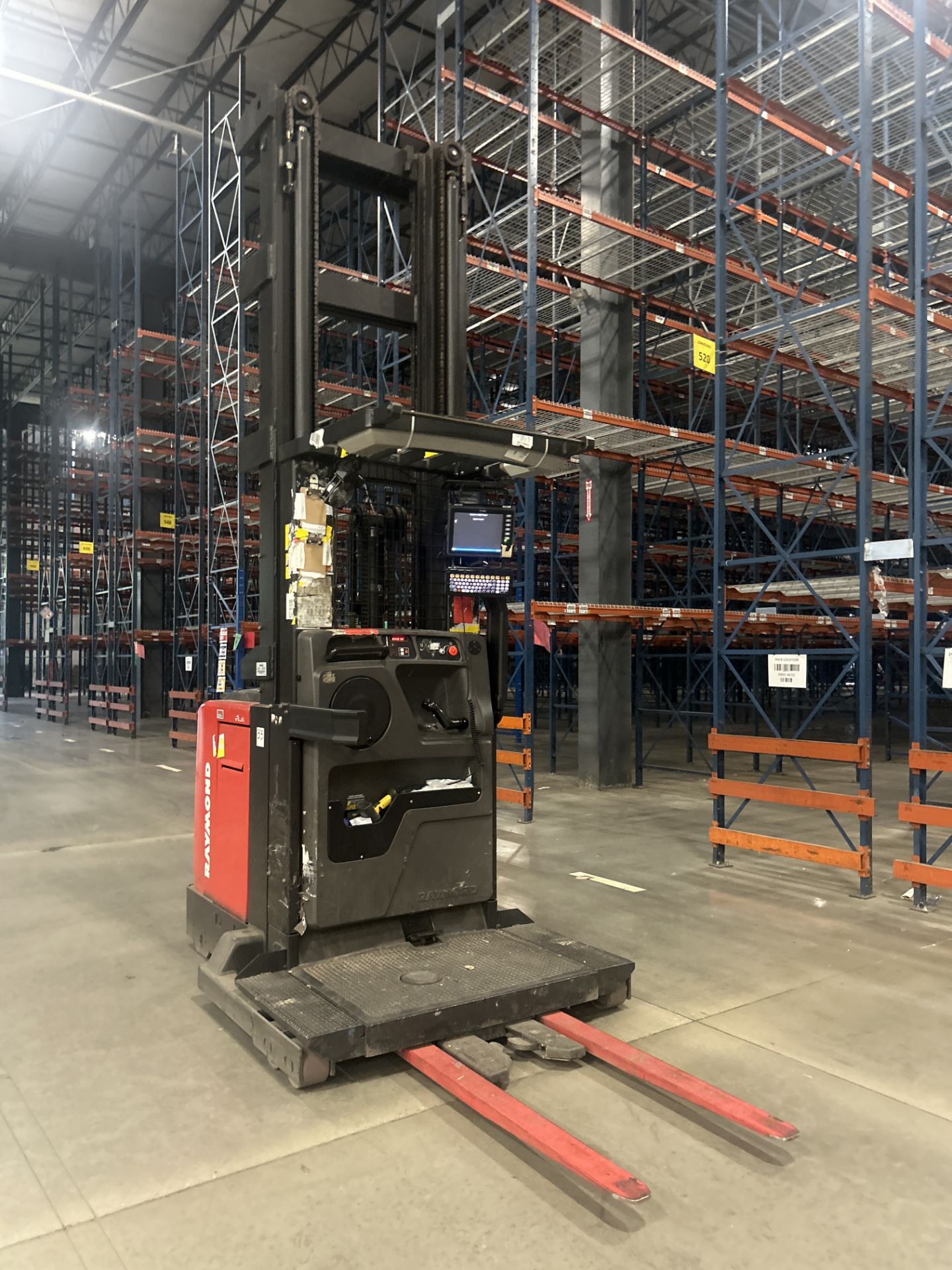 Wire Guided Raymond Order Picker Model 560-OPC30TT