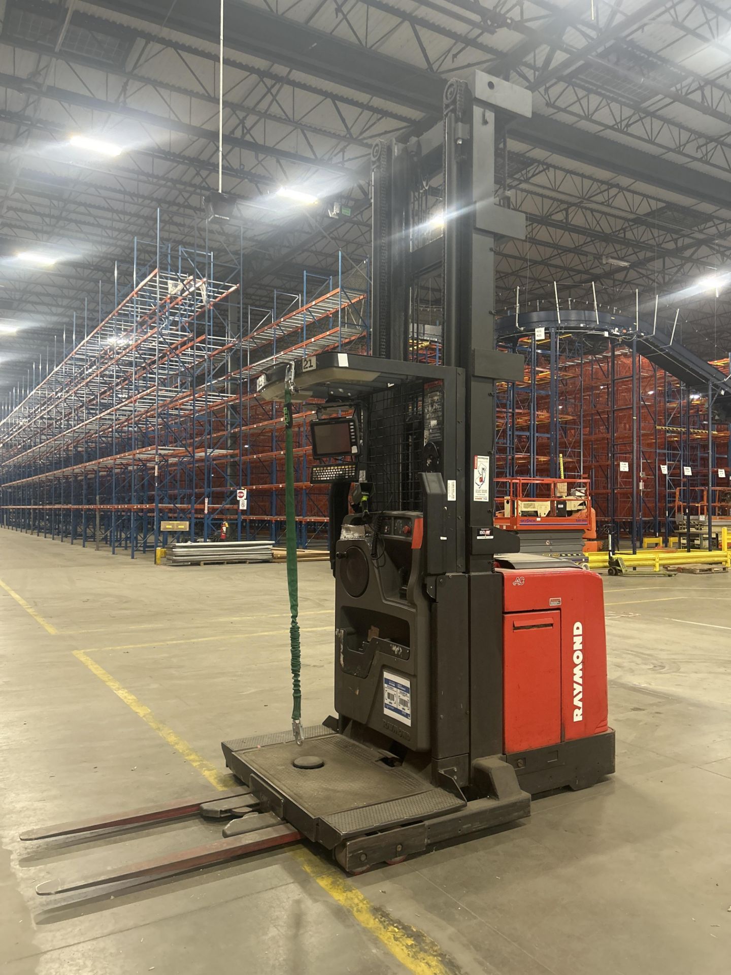 Wire Guided Raymond Order Picker Model 560-OPC30TT - Image 2 of 4