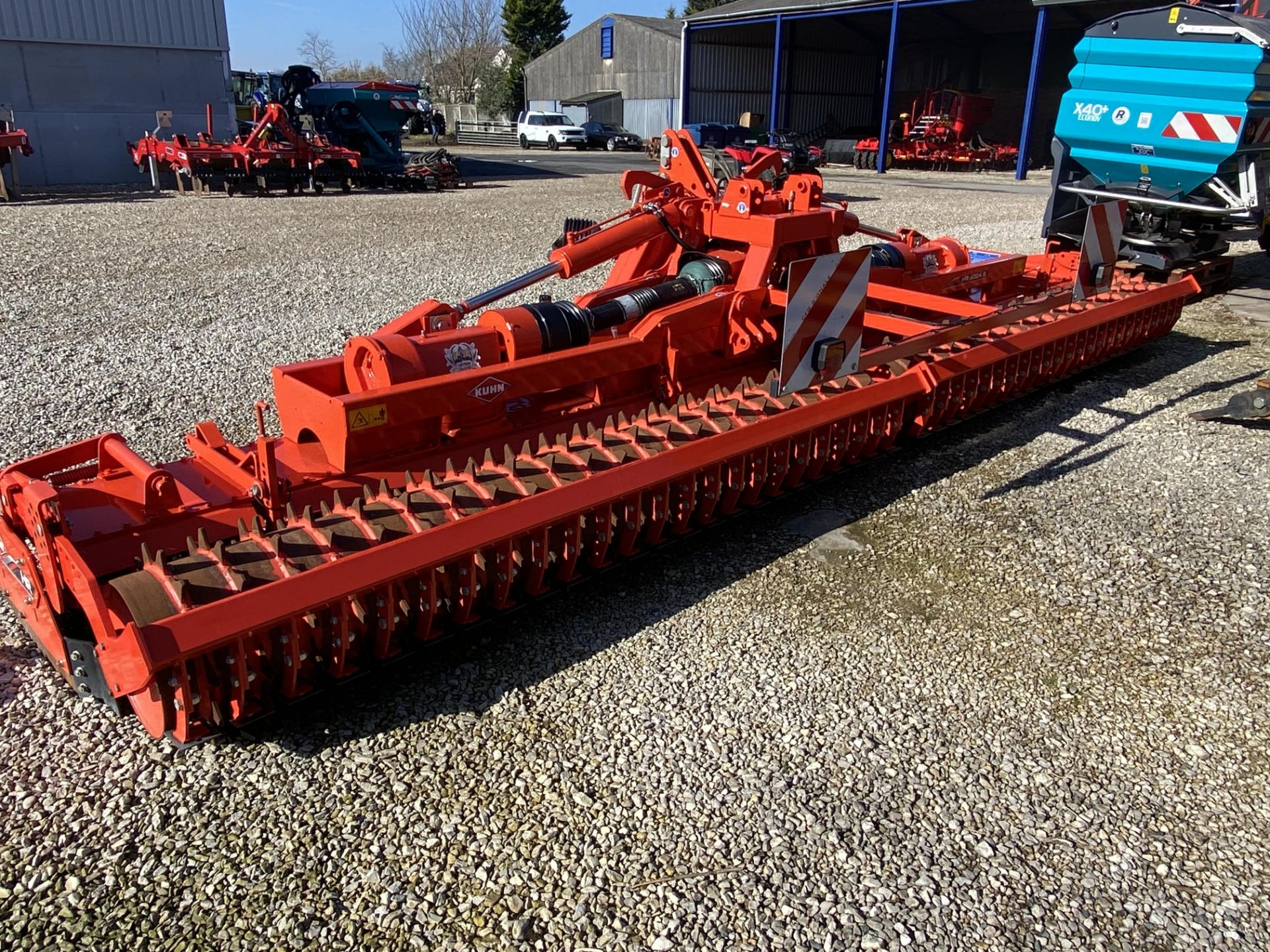 2019 Kuhn HR6004 R 6 metre hydraulic folding Power Harrow c/w packer roller. Serial No. - Image 2 of 5