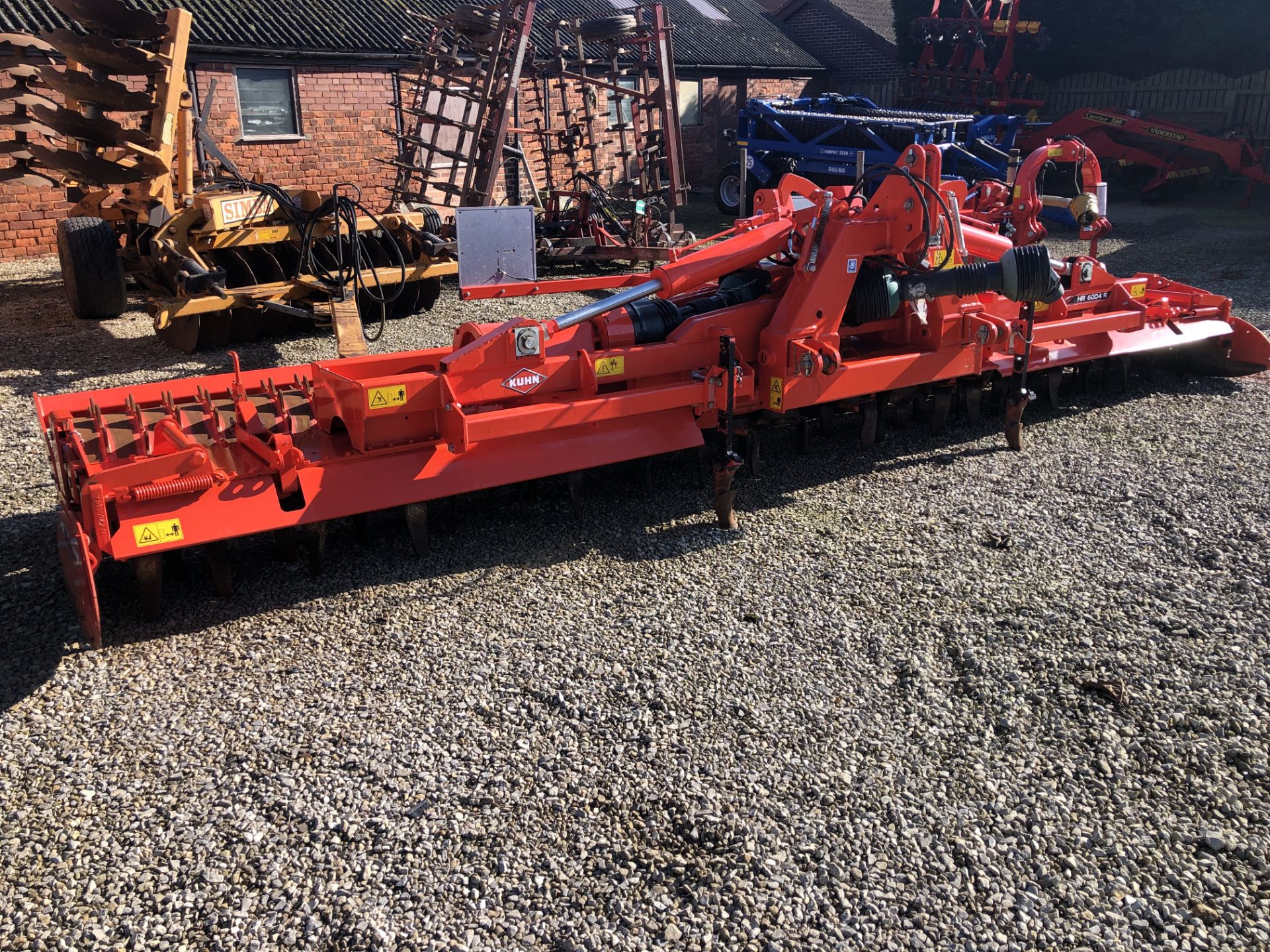 2019 Kuhn HR6004 R 6 metre hydraulic folding Power Harrow c/w packer roller. Serial No. - Image 3 of 5