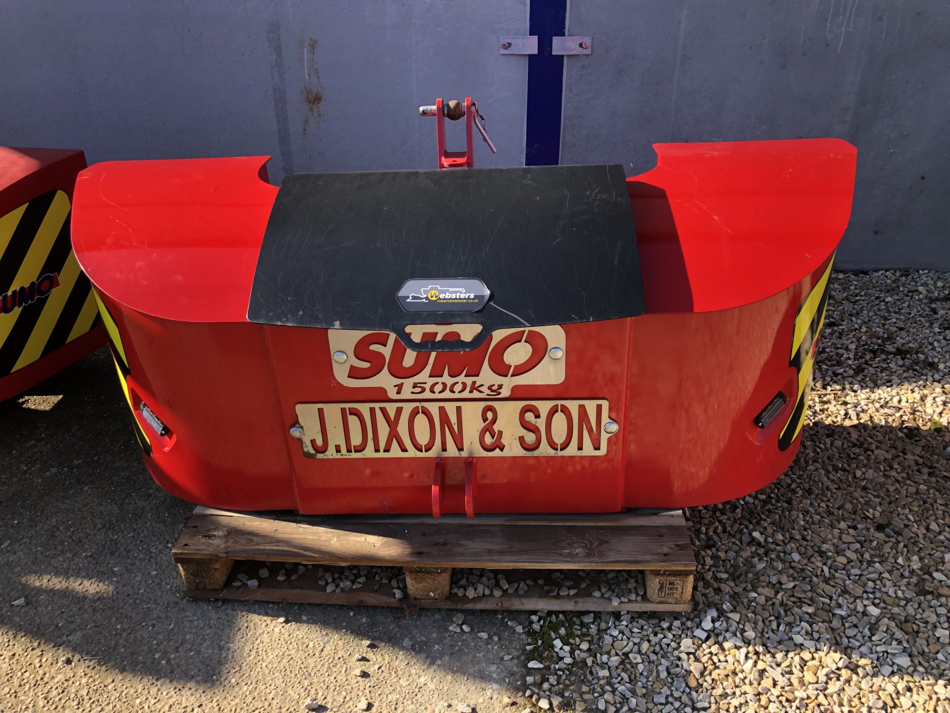 2019 Sumo 1500kgs front mounted Weight Block c/w tool box (to fit the above) - Image 3 of 4