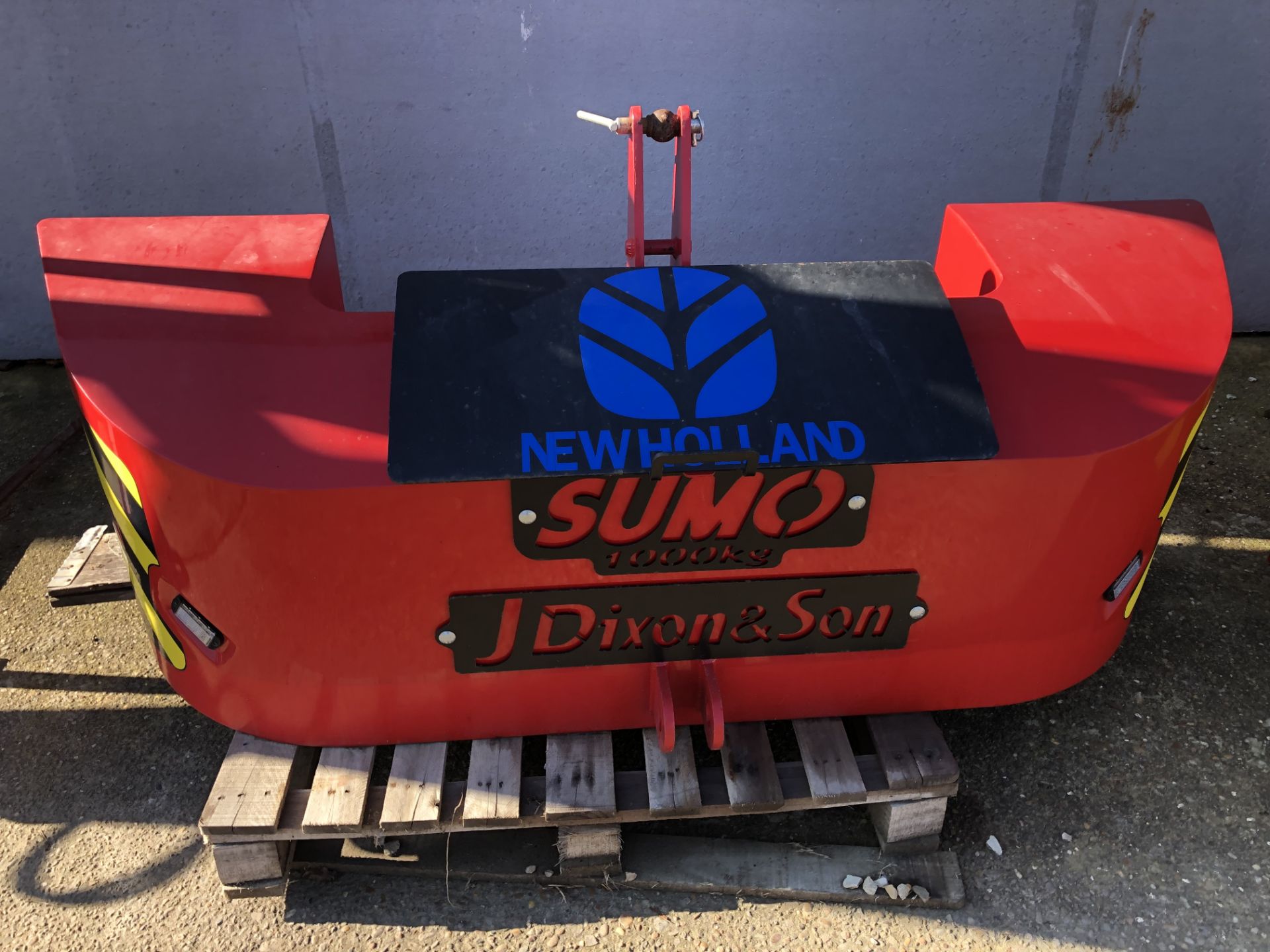 Sumo 1000kgs front mounted Weight Block c/w tool box (to fit the above). - Image 2 of 4