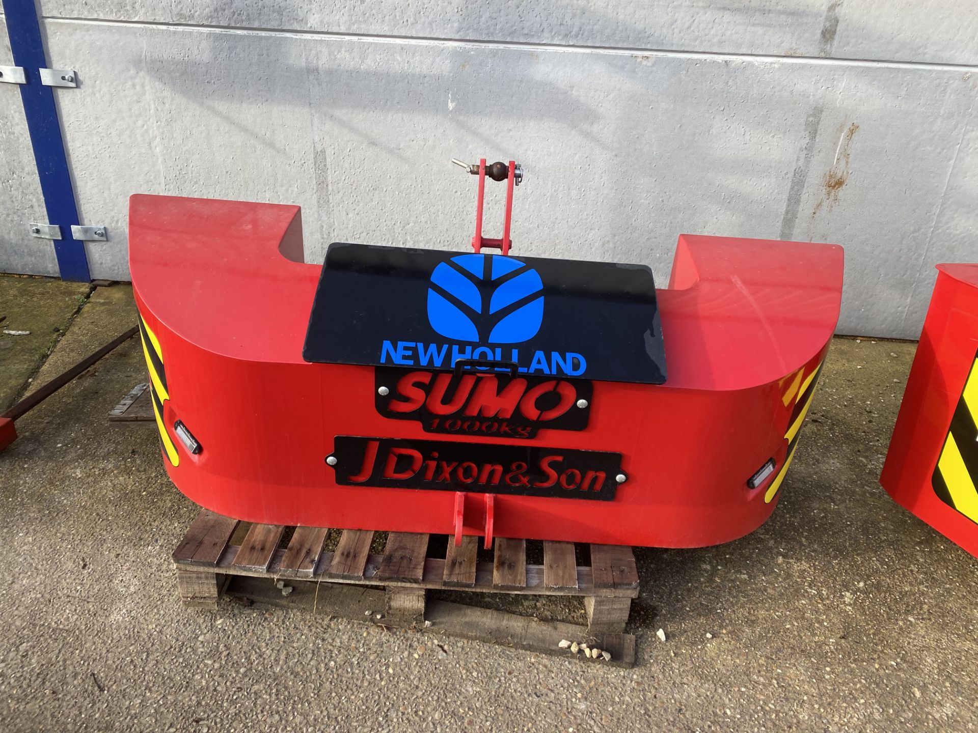 Sumo 1000kgs front mounted Weight Block c/w tool box (to fit the above).