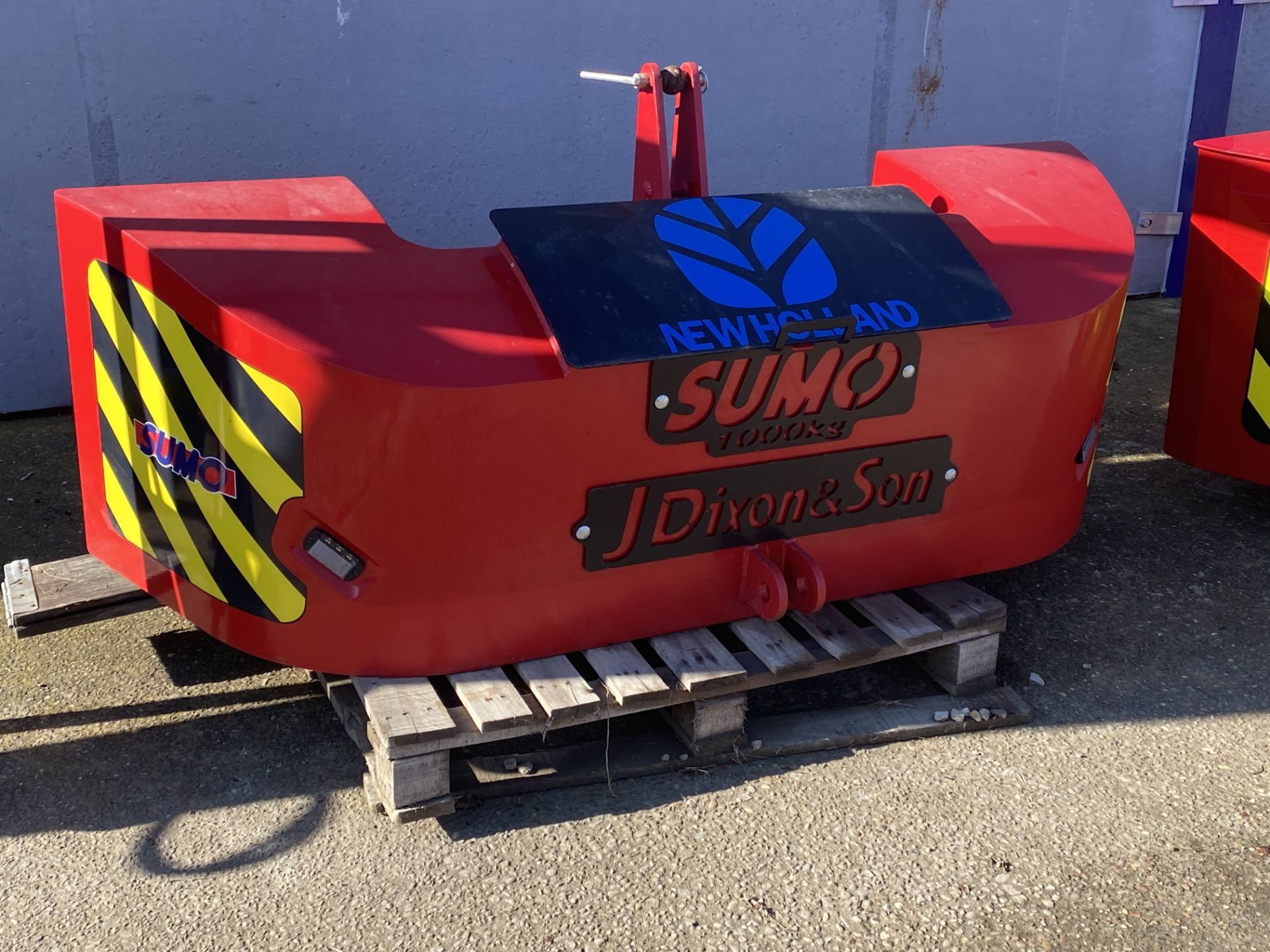 Sumo 1000kgs front mounted Weight Block c/w tool box (to fit the above). - Image 3 of 4