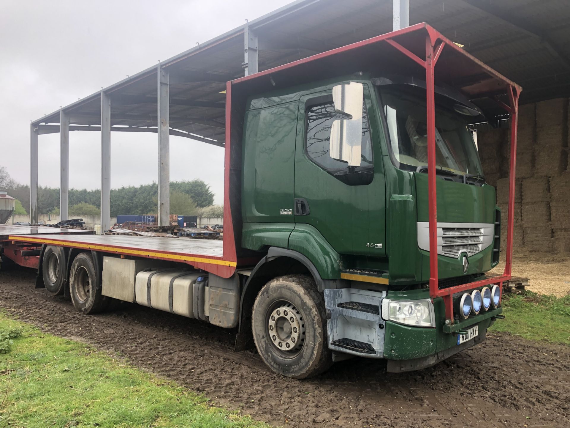 2011 Renault Premium Lander 460Dxi flat bodied 24ft long Lorry c/w 24ft long triaxle Trailer. - Image 4 of 4