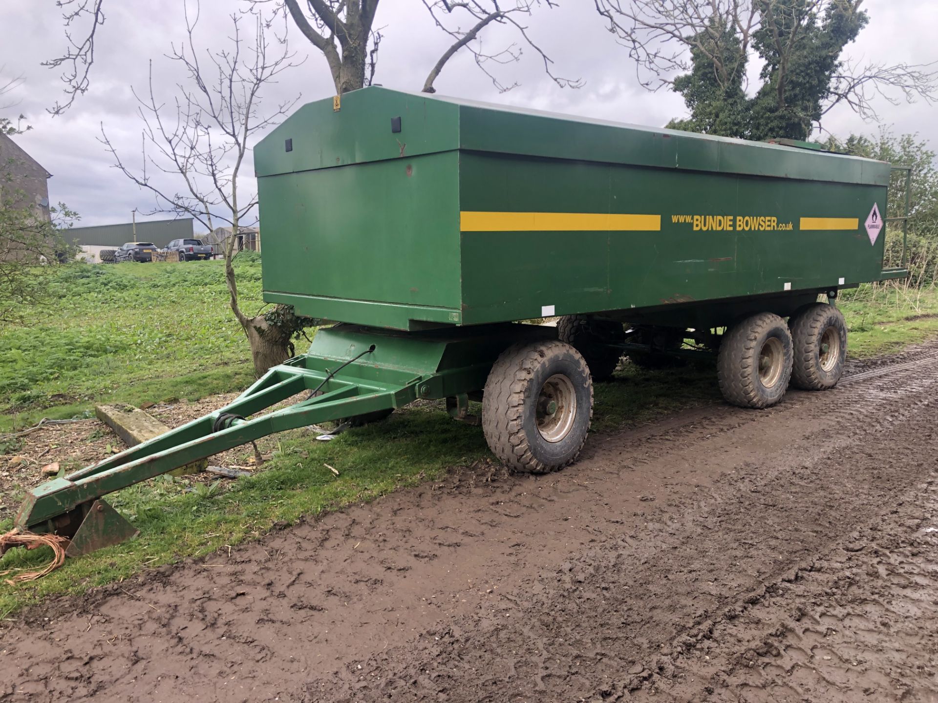 Bundie 6 wheel sprung axle 9000 litre bunded fuel Bowser c/w petrol engine pump, - Image 4 of 4