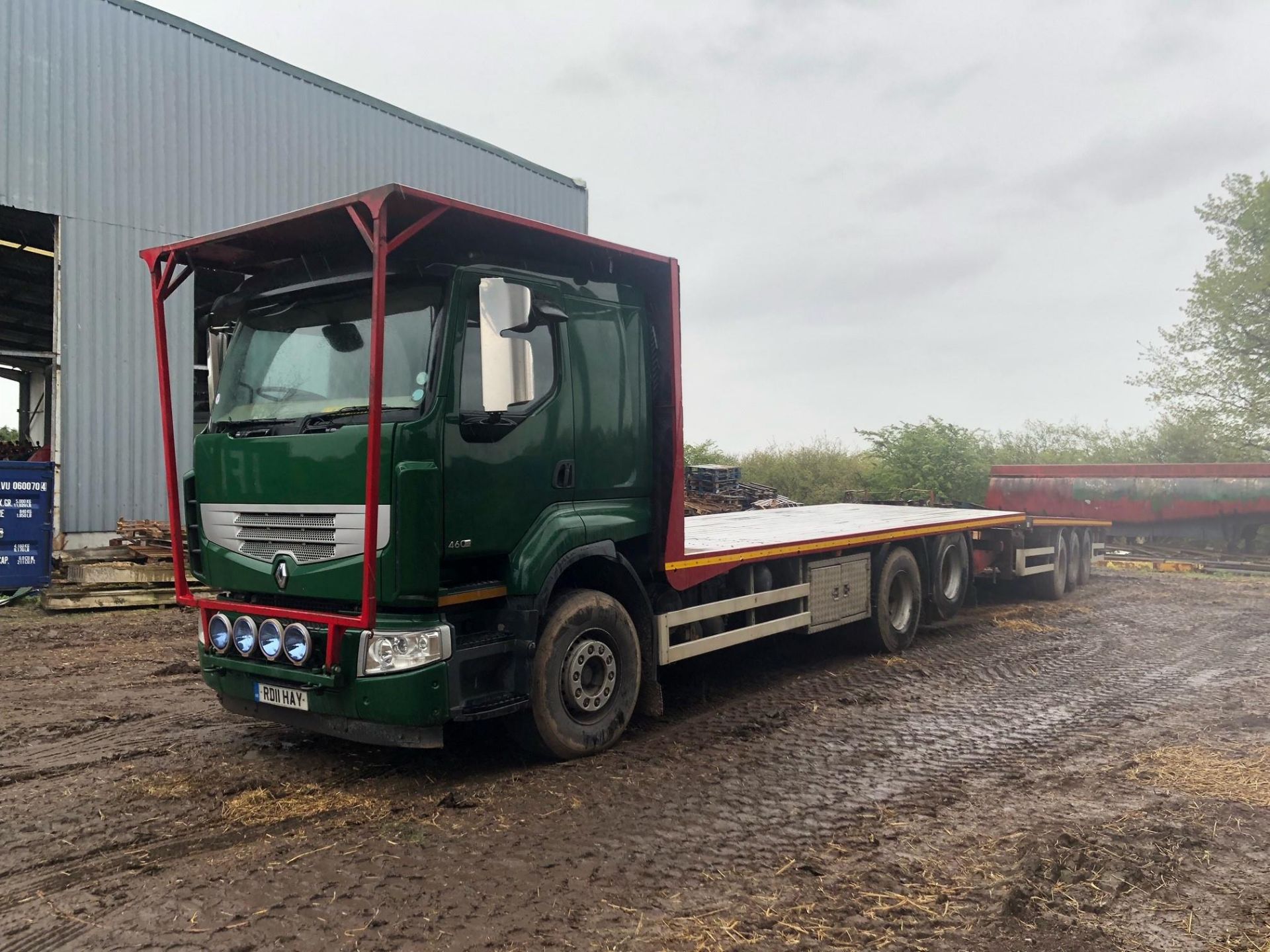 2011 Renault Premium Lander 460Dxi flat bodied 24ft long Lorry c/w 24ft long triaxle Trailer.