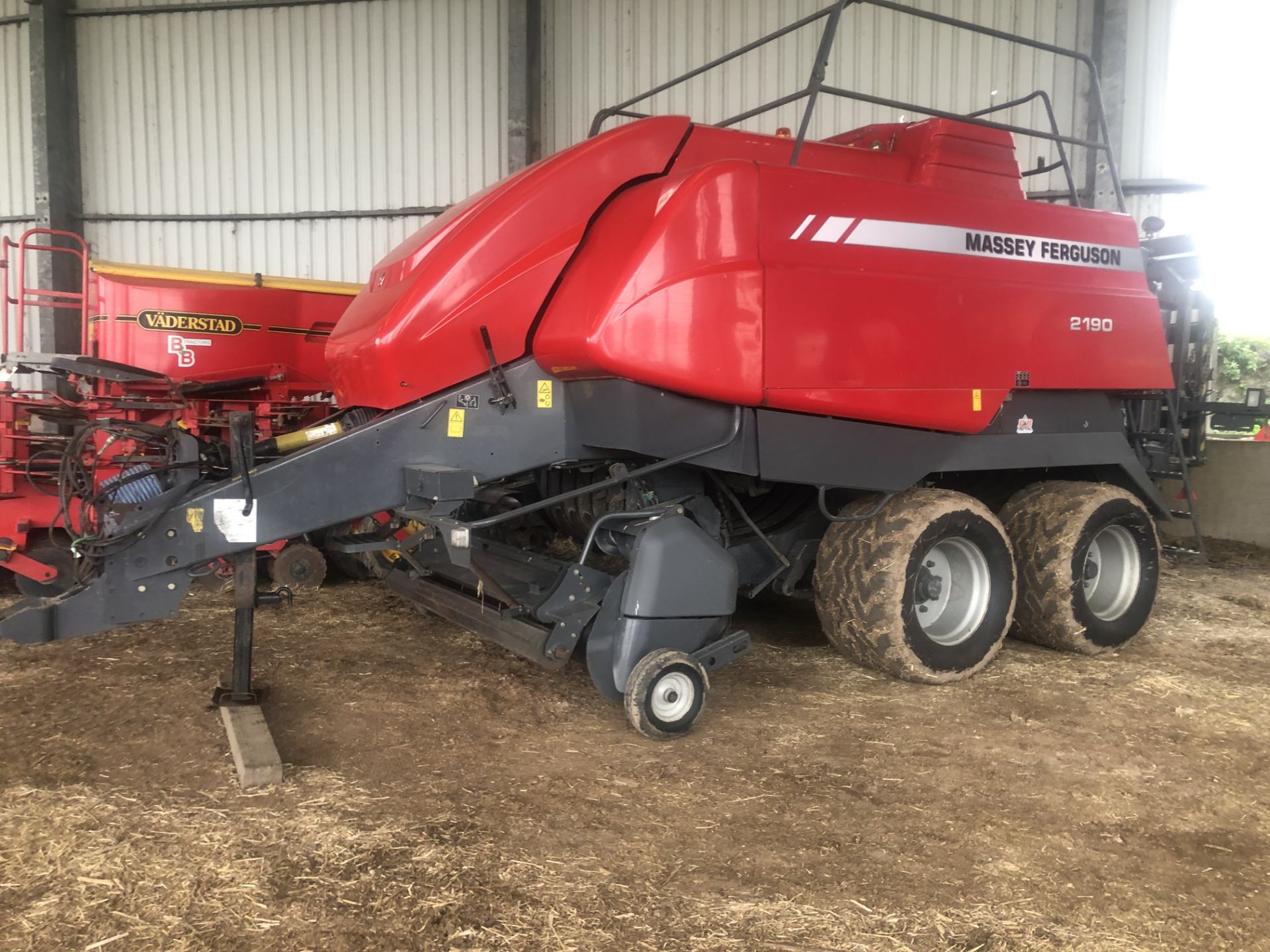 2013 Massey Ferguson Type 2190 TAH big Square Baler c/w sprung tandem axle, ejector kit, - Image 2 of 6