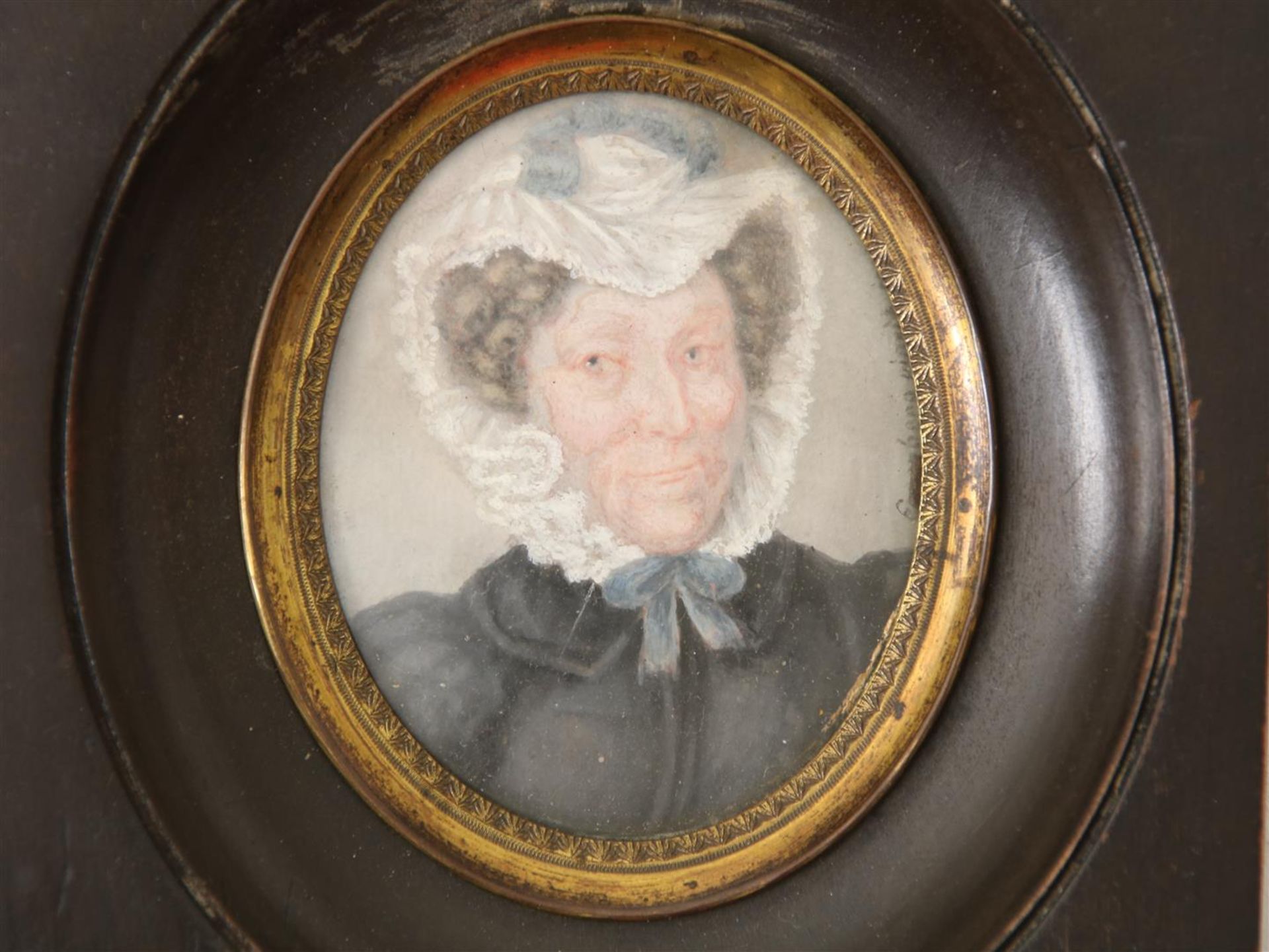 Miniature portrait with image of a lady, signed right Enzenberg 1828, watercolour, 13 x 10 cm. - Image 2 of 4