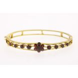 Yellow gold bracelet with garnet 