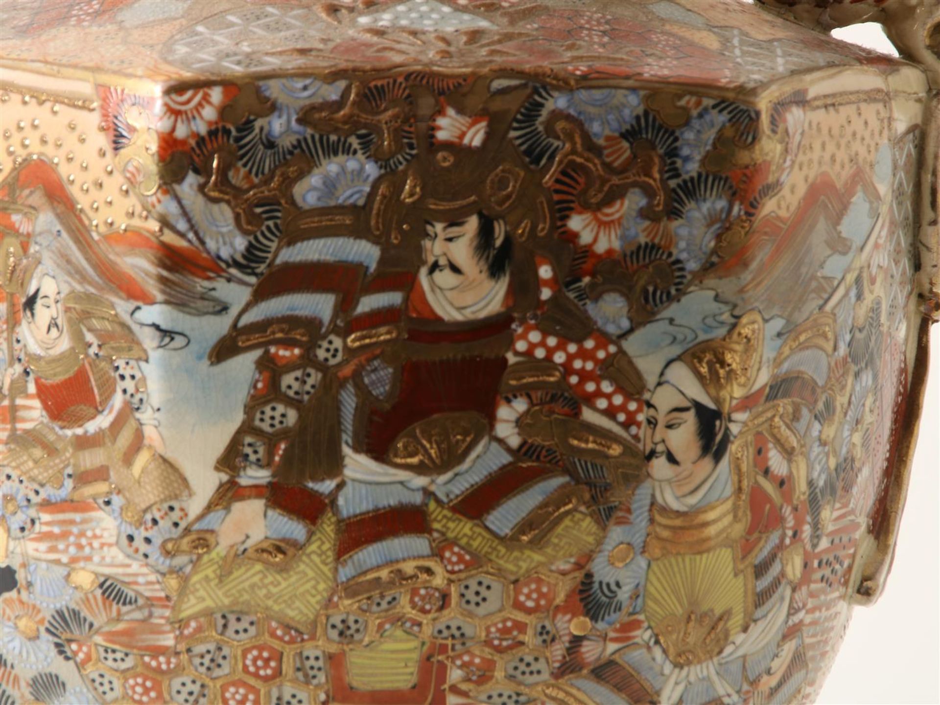 Porcelain Satsuma lid vase, lid crowned with temple lion ((glued), vase with decor of warriors in - Image 3 of 5