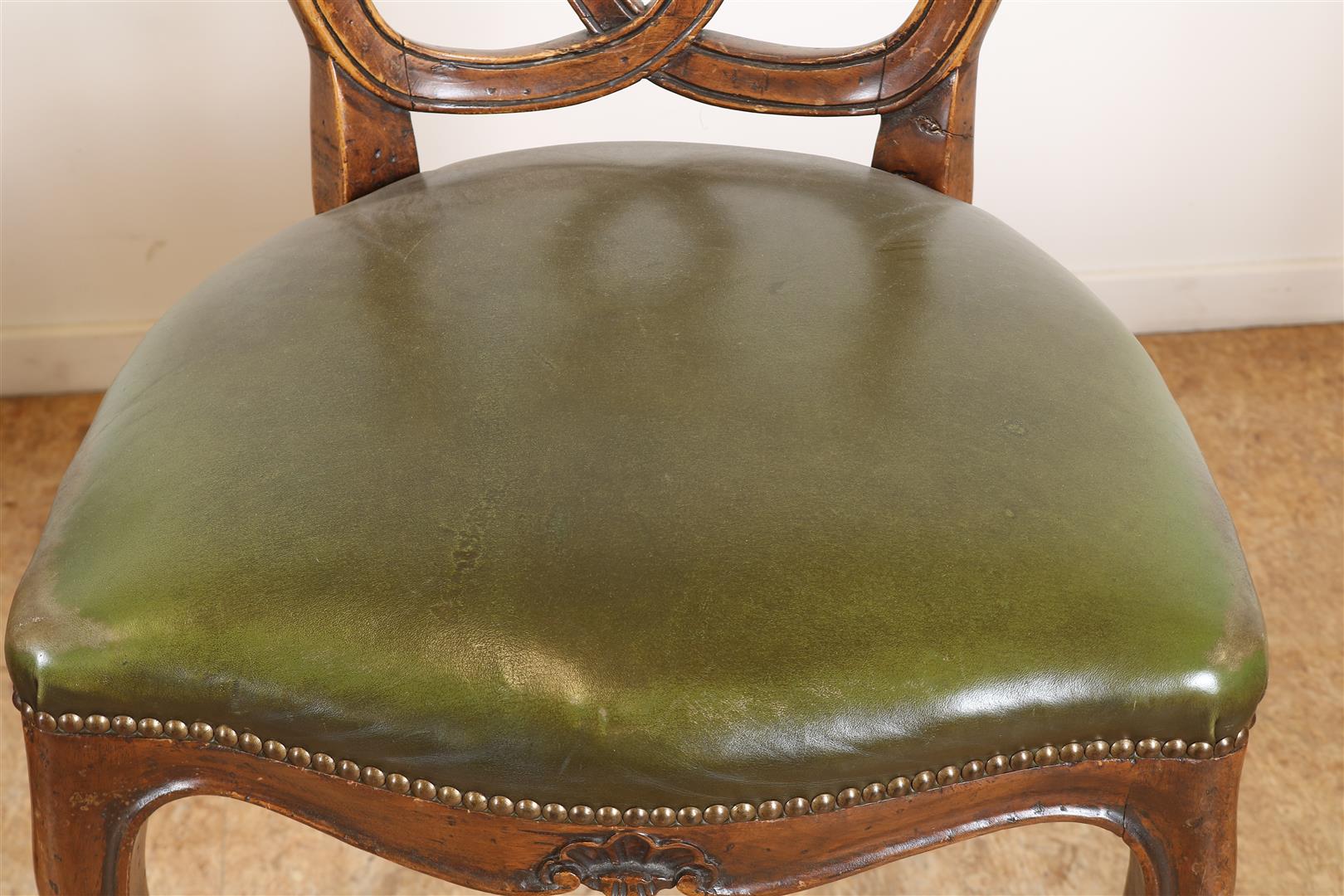 Series of 6 walnut Louis XV style chairs with carved shell motif in crest and green leather seat, - Image 4 of 6