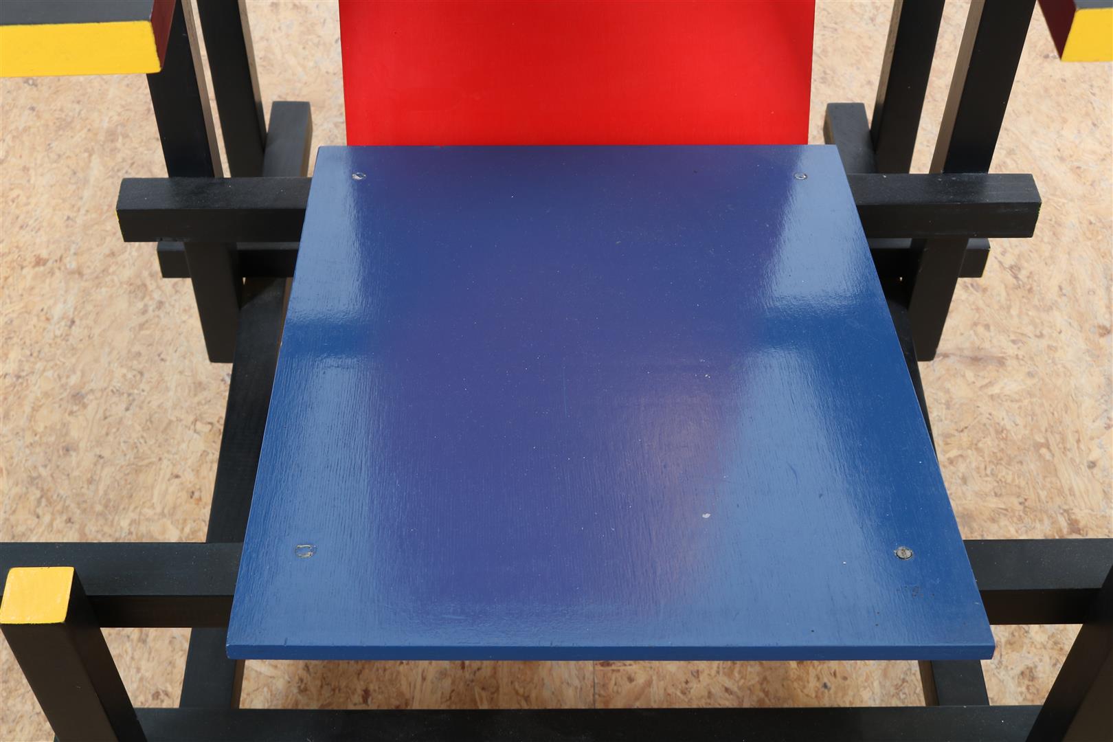Lacquered wooden chair, so-called 'red-blue chair', after Gerrit Rietveld - Image 4 of 4